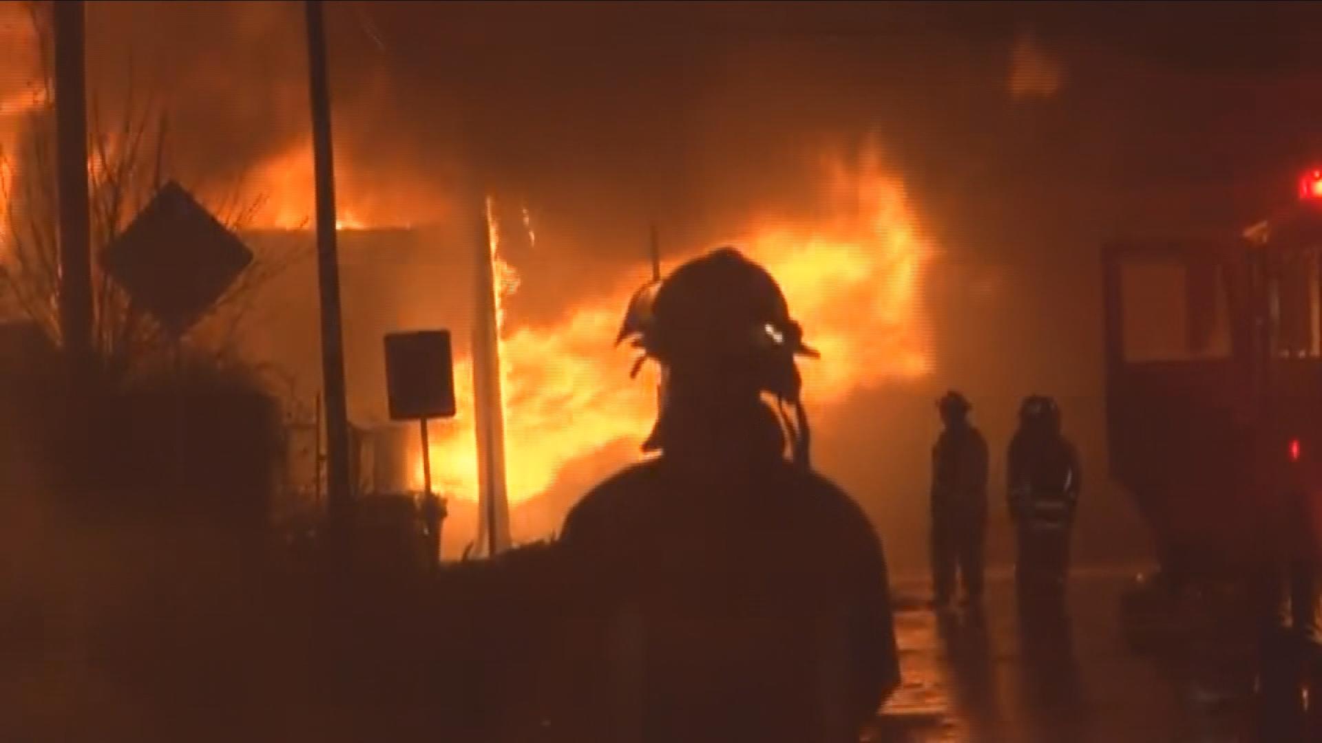 Massive Fire Destroys Marina On Tonawanda Island | Wgrz.com