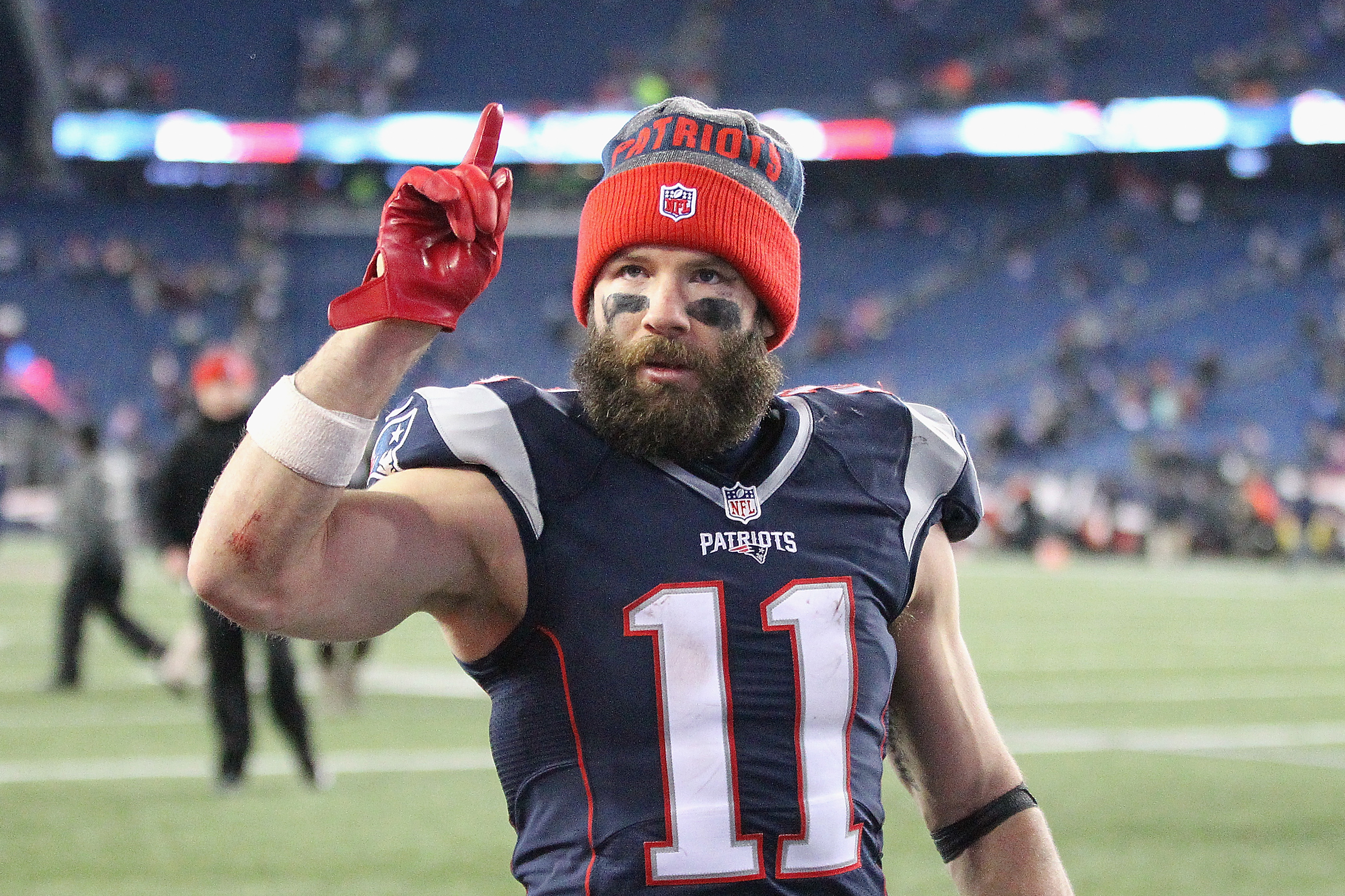 Patriots WR Julian Edelman limps off field, later carted off