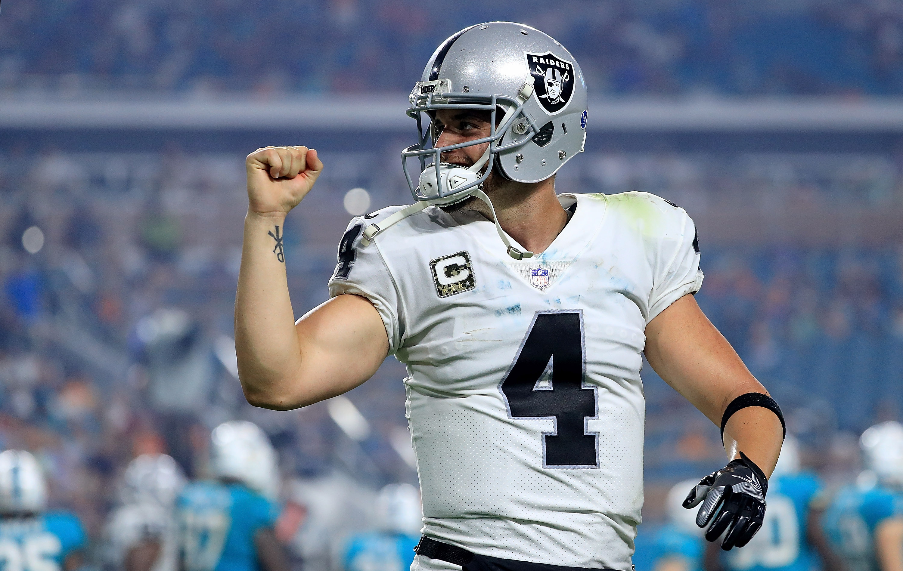 Carr leads Oakland to 27-24 win over Miami