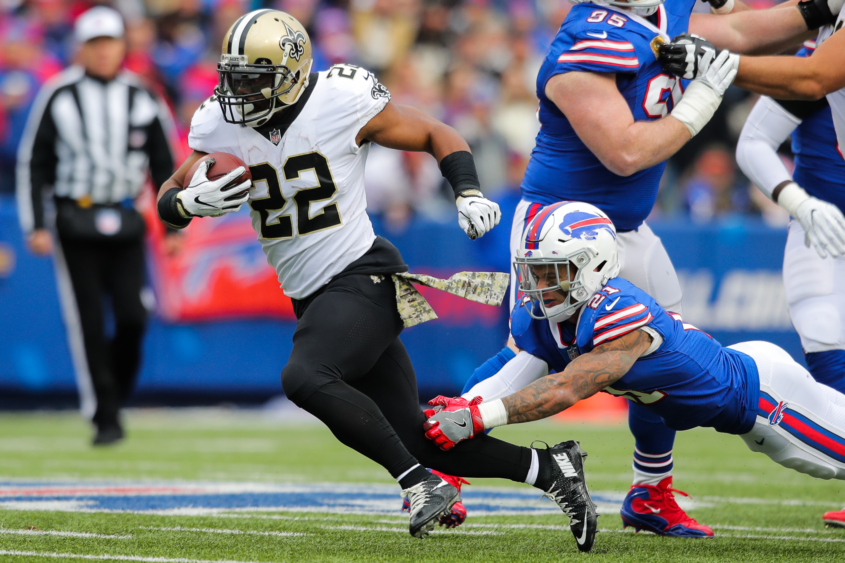 New Orleans Saints running back Mark Ingram (22) is tackled by