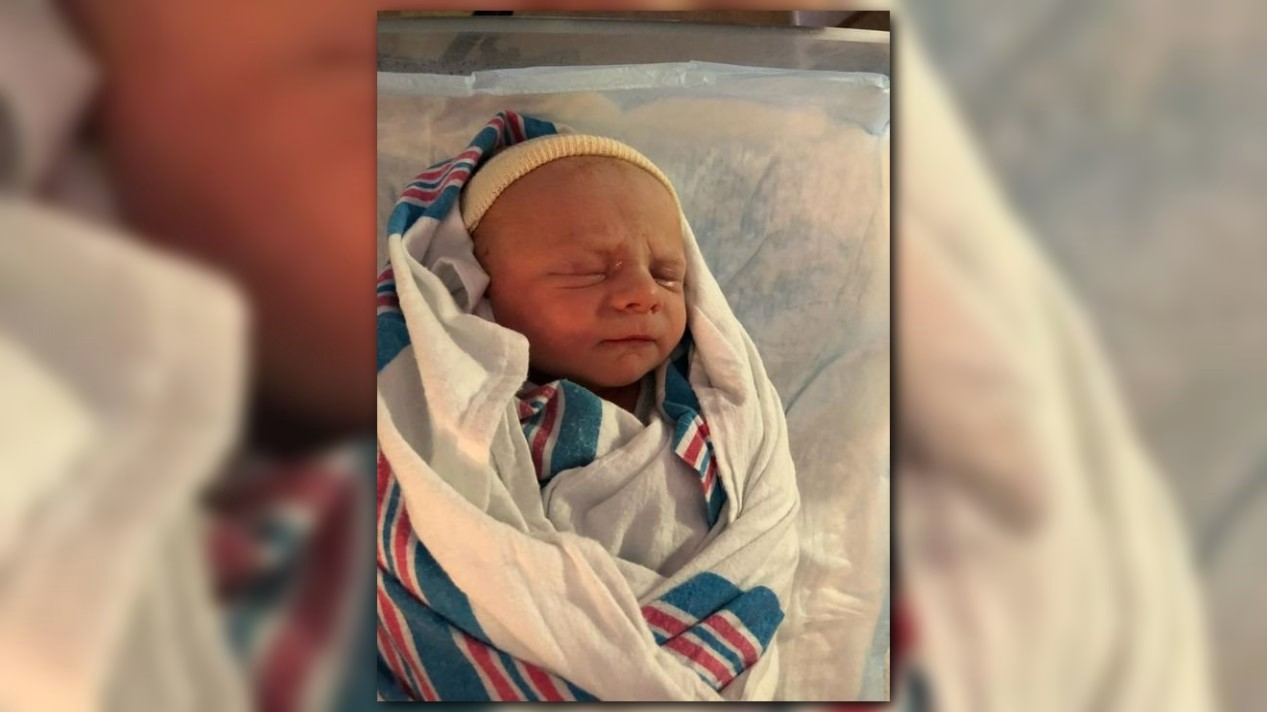 Ems, Police And Snowplows Help Deliver Baby In New York 